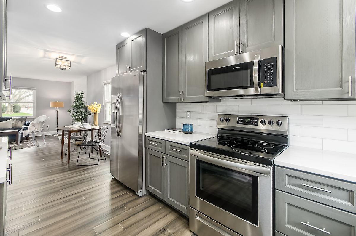 Kitchen-1-715-E-Weisheimer-Rd00022