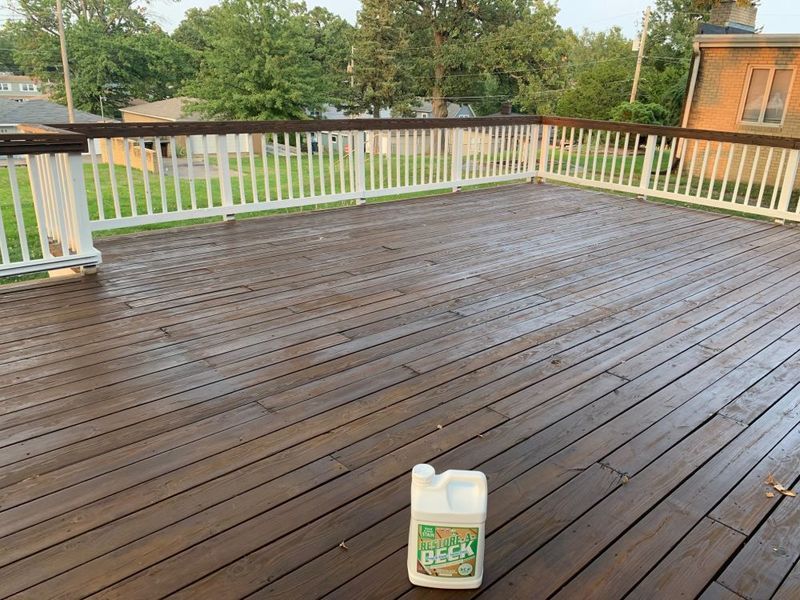 Two-Toned-Deck-Stain-RAD