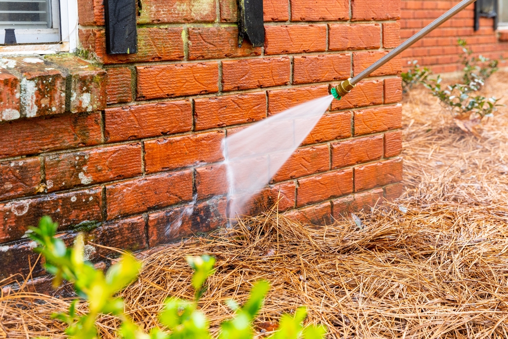 Pressure,Washer,Using,Water,To,Clean,A,Dirty,Brick,Wall
